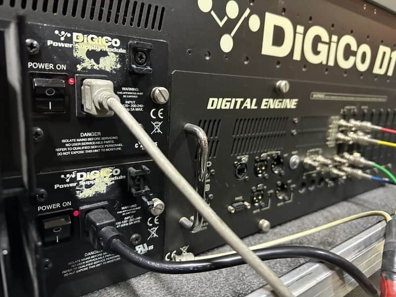 Digico D1 Live Digital Mixing Console W/Digico Engine/Opticore Cable (One) THS