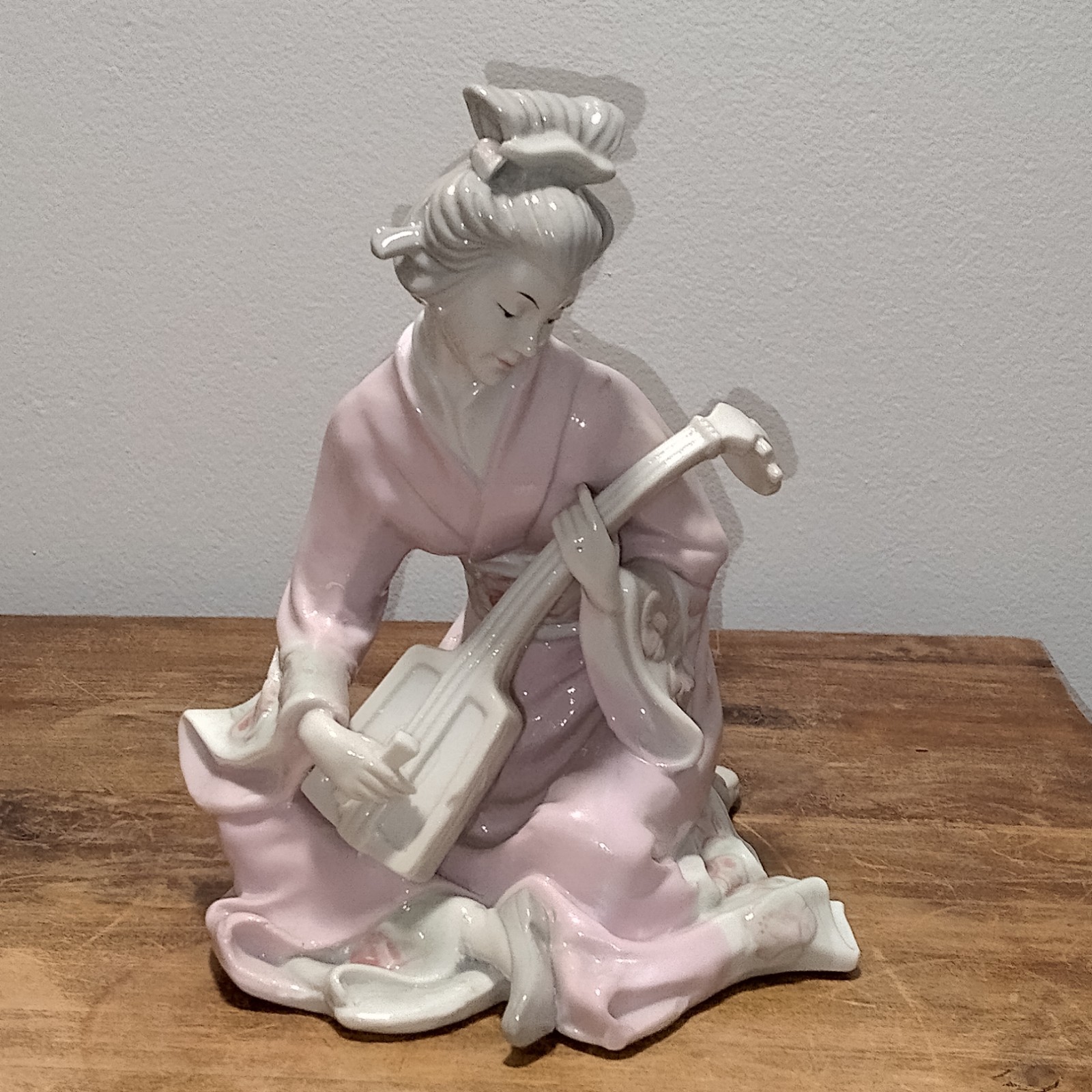 Porcelain Japanese Geisha Lady Playing Shamisen Figurine Vtg 80s Pink Pastels