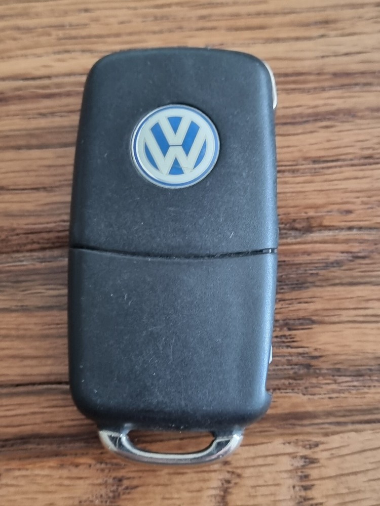 VW CRAFTER 3 BUTTON KEY FOB IN WORKING ORDER. (REF 586)