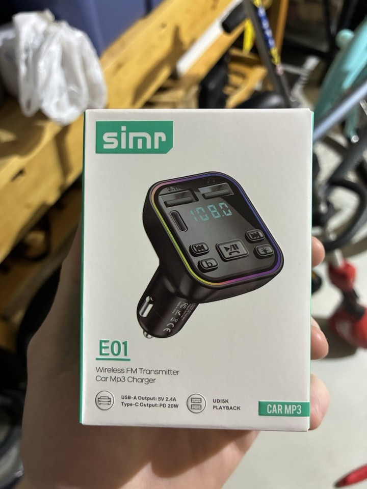 simr E01 Wireless FM Transmitter Car MP3 Charger  type c UDisk Playback