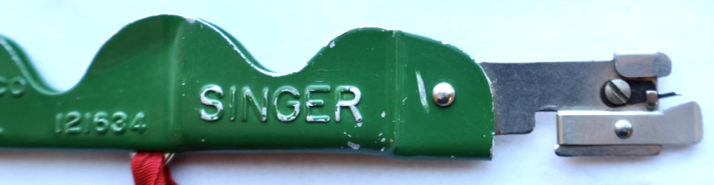 Singer - Simanco No. 121634 Folding Needle Threader / Seam Ripper Hand Tool /MTT