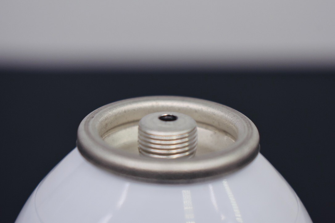 R600a UPRIGHT, Isobutane, Self-Sealing Valve, 1 can