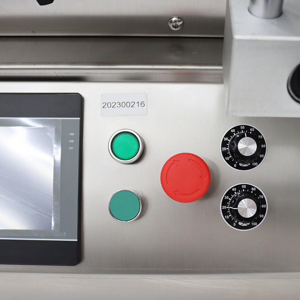 110V Automatic Desktop Conveyor Round Bottle High Speed Labeling Machine 1000W