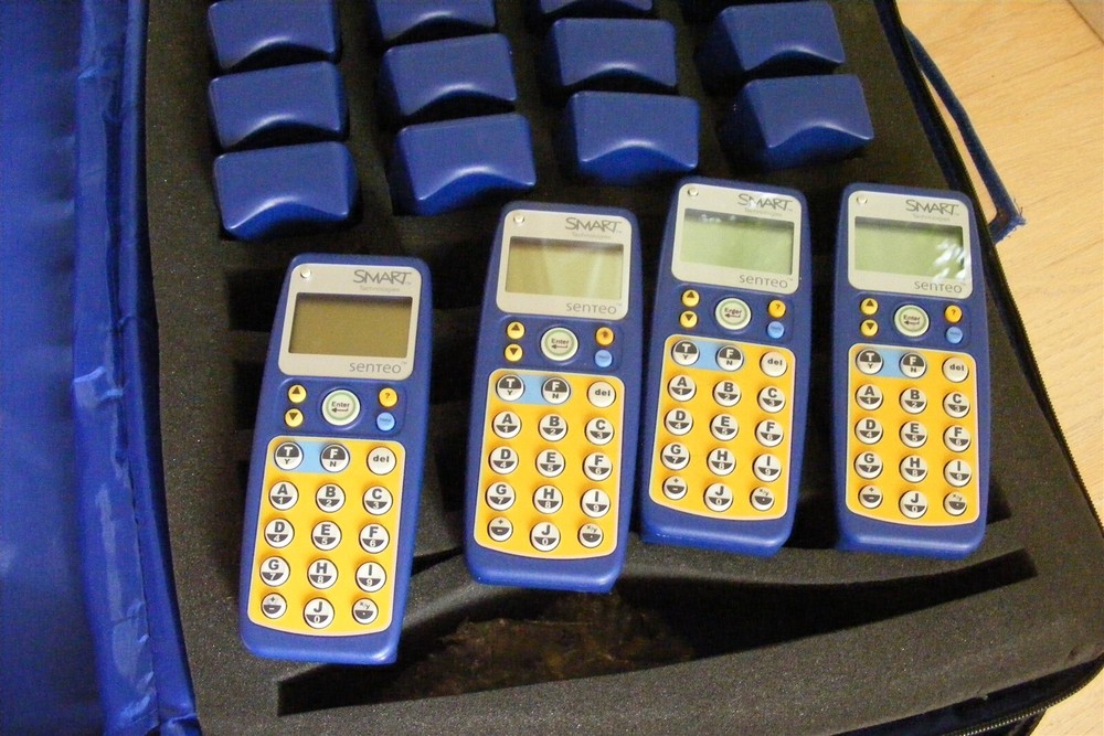 Smart Tech Senteo Interactive Response System- Receiver and 32 Student Clickers