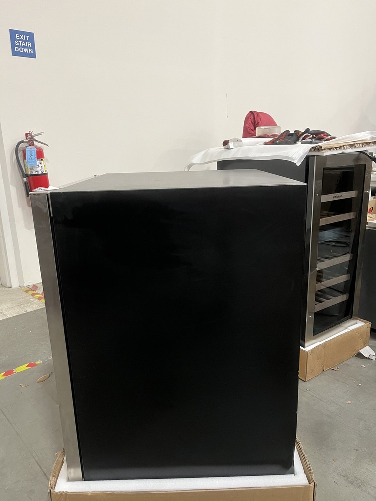 Yeego 24" Single-Zone Beverage Fridge Holds 140 Cans Compact & Efficient