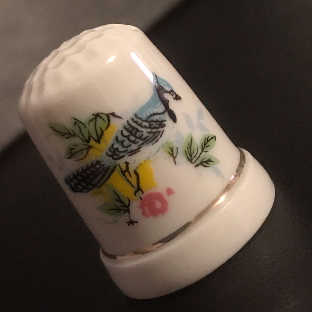 COLLECTABLE THIMBLE BIRD CHINA 2