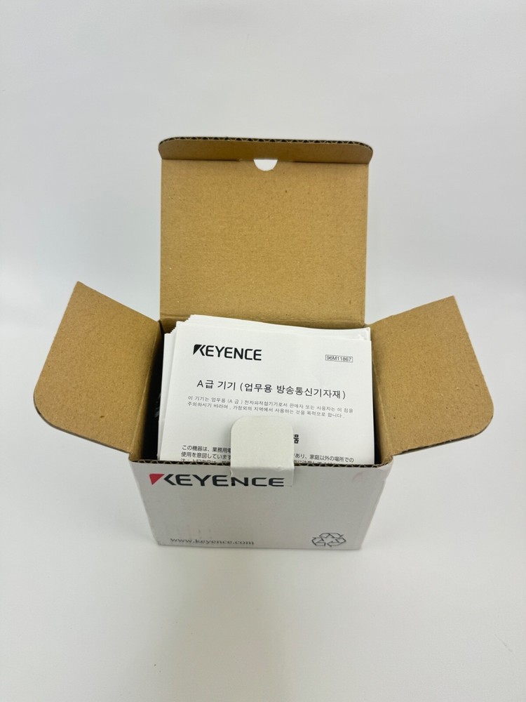 KEYENCE SR-752 Ethernet-compatible 2D Code Reader