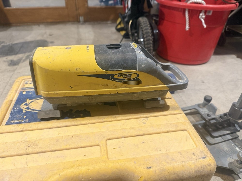 Trimble Spectra Precision DG711 Pipe Laser