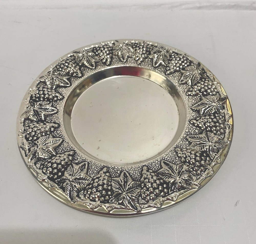 Int’L Silver Co Bordeaux Silverplate Coaster/Candle Plate Pair Grapevine 5.5in