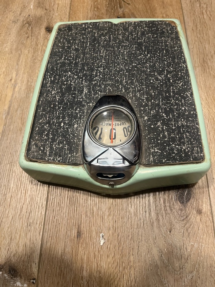 MID CENTURY BATHROOM SCALE