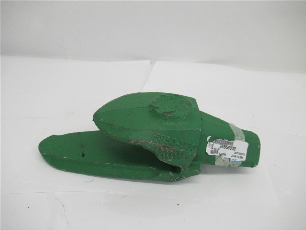 John Deere E5850U30 , Bucket Tooth Adapter