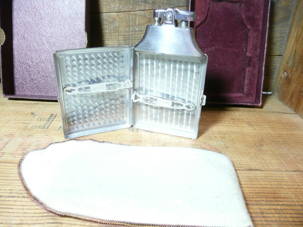 Vintage RONSON Mastercase Lighter with box