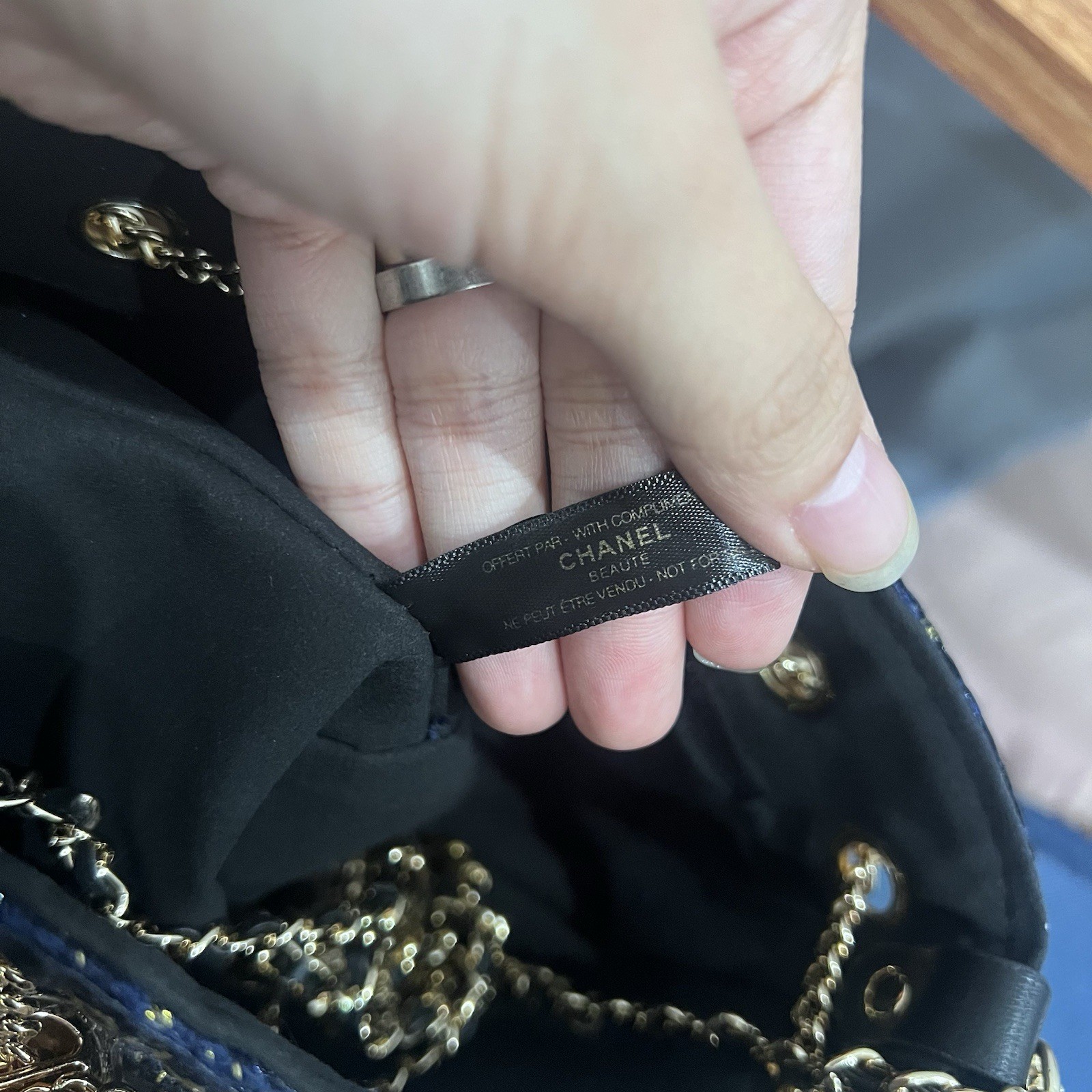 [AU STOCK] CC BEAUTY TWEED MAKEUP BUCKET BAG HOLIDAY WITH CHAIN GWP BLUE / BLACK