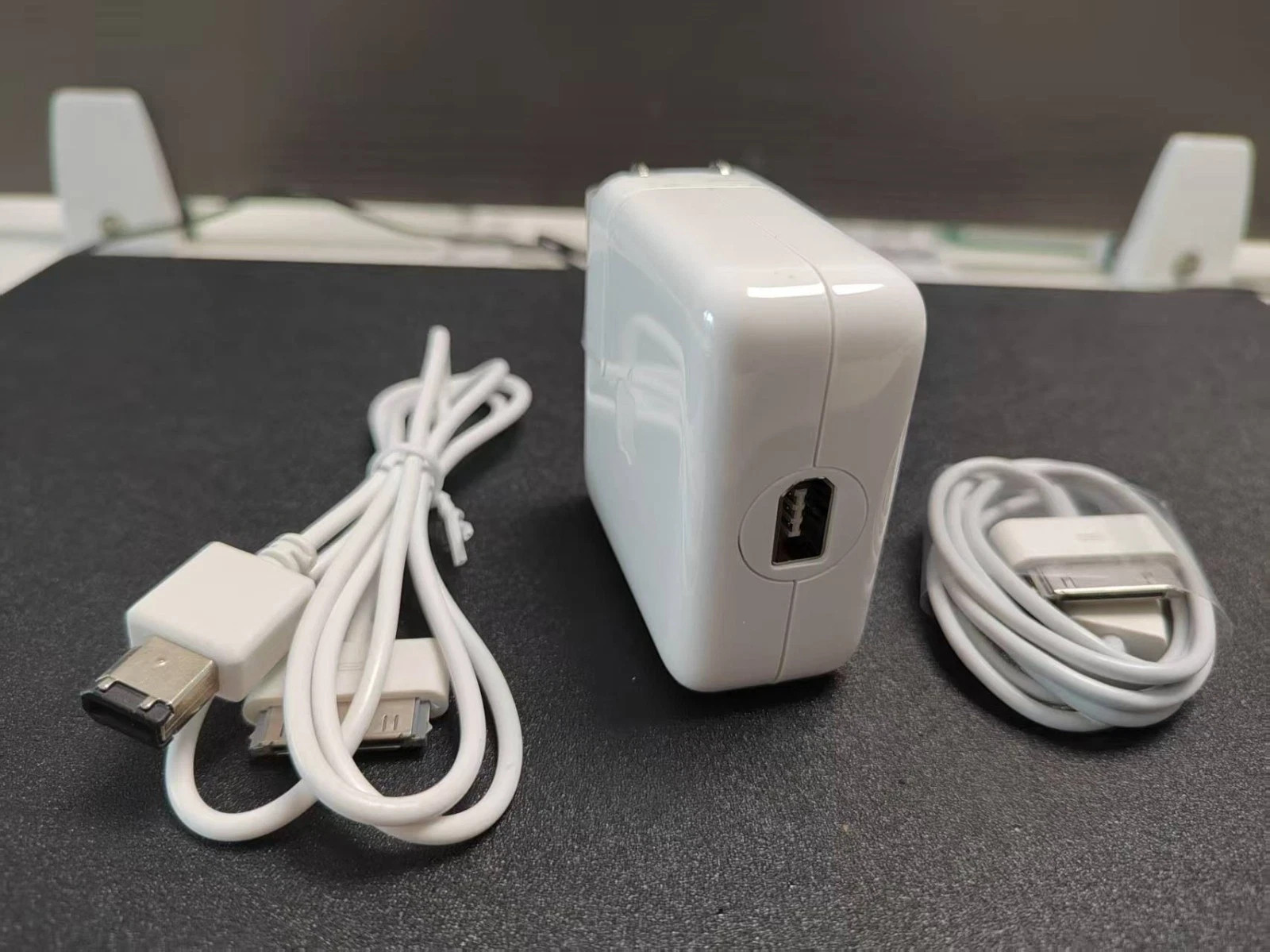 A1070 Apple iPod Power Adapter 30Pin to 6Pin FW Firewire Cable Cord For A1040