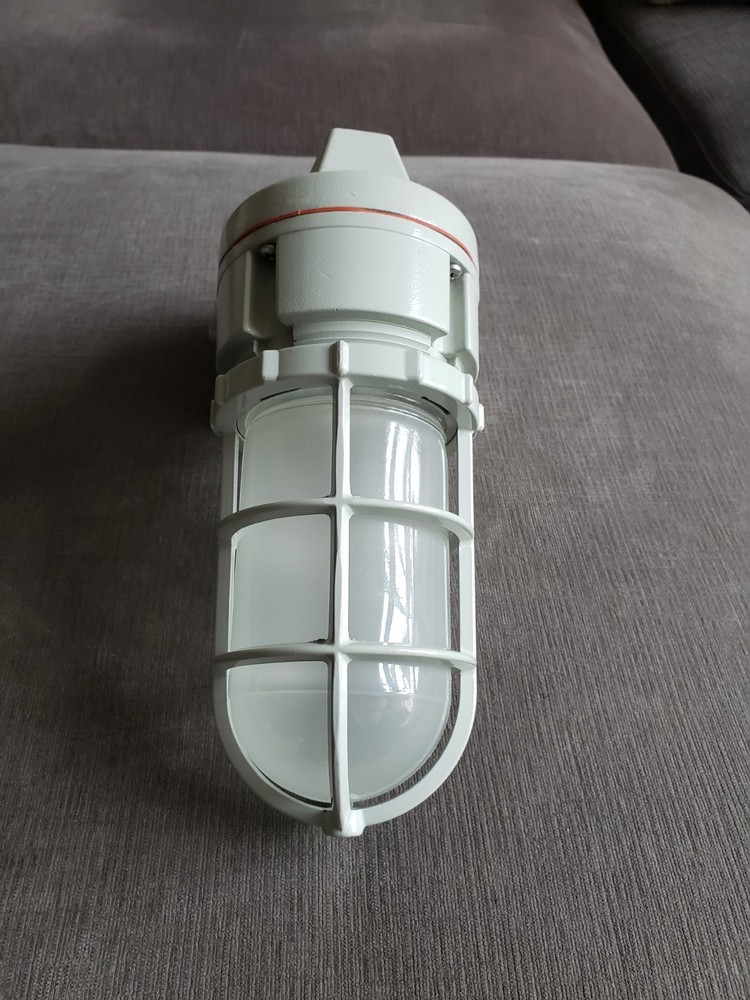 AZZ Incorporated Explosion Proof Light 26W - AVP26LUHFGW - UNTESTED - READ DESC.
