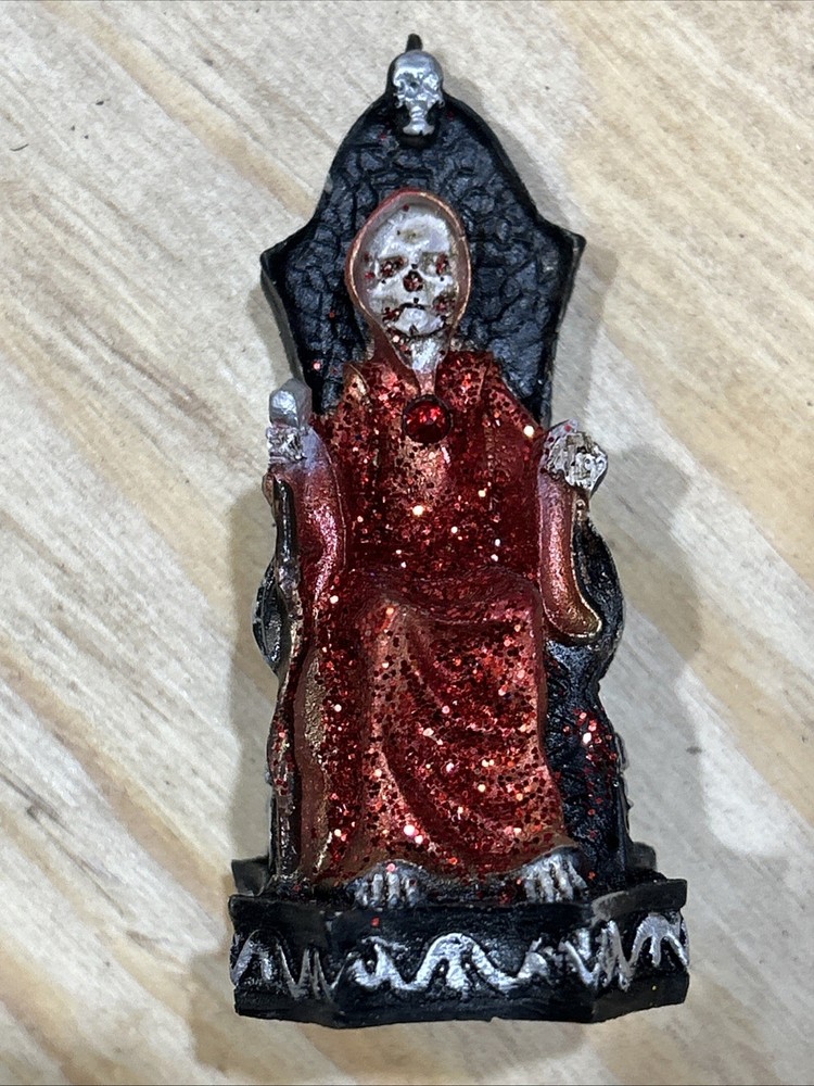 Santa Muerte In Trone Red 3in
