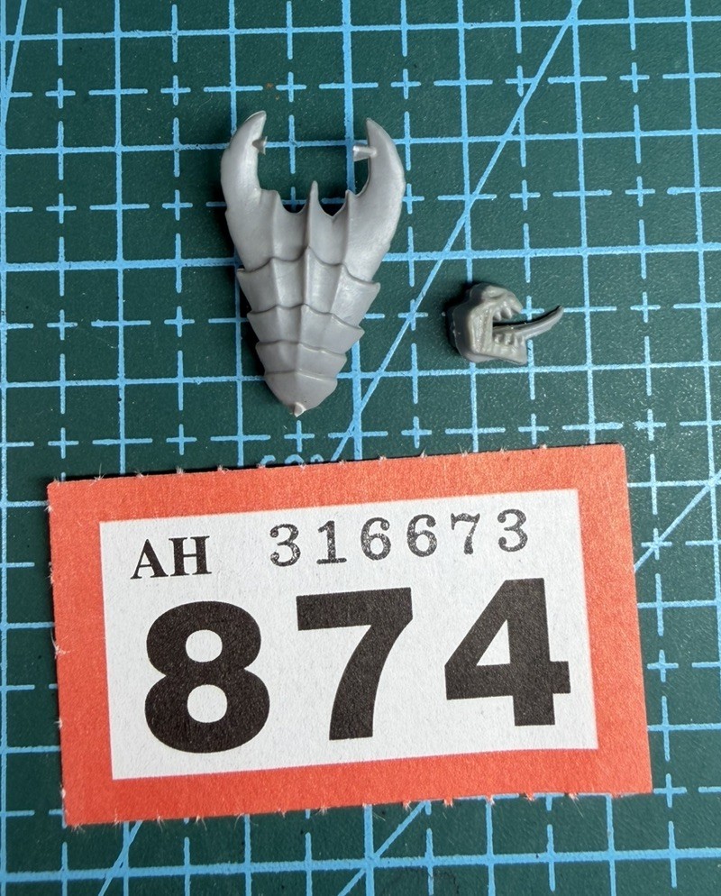 Tyranid Warrior Head Complete Helmet Crest Chitin 40K Bits Kitbash Leviathan