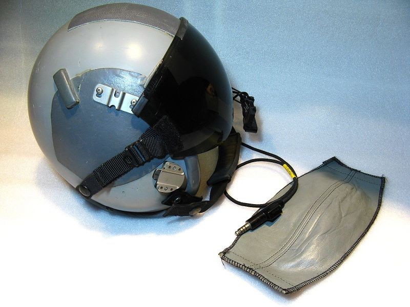 AUTHENTIC 90's GENTEX HGU-55/P PILOT FLIGHT HELMET w/ VISOR & COVER / MEDIUM