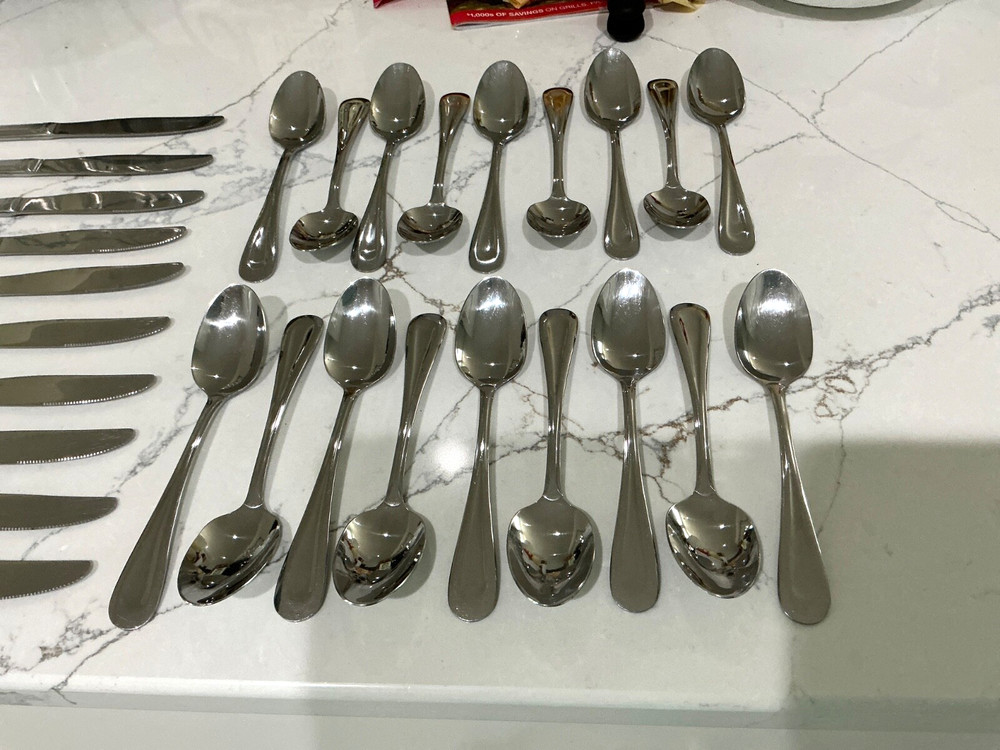 63 pc ONEIDA *SAND DUNE* GLOSSY STAINLESS FLATWARE