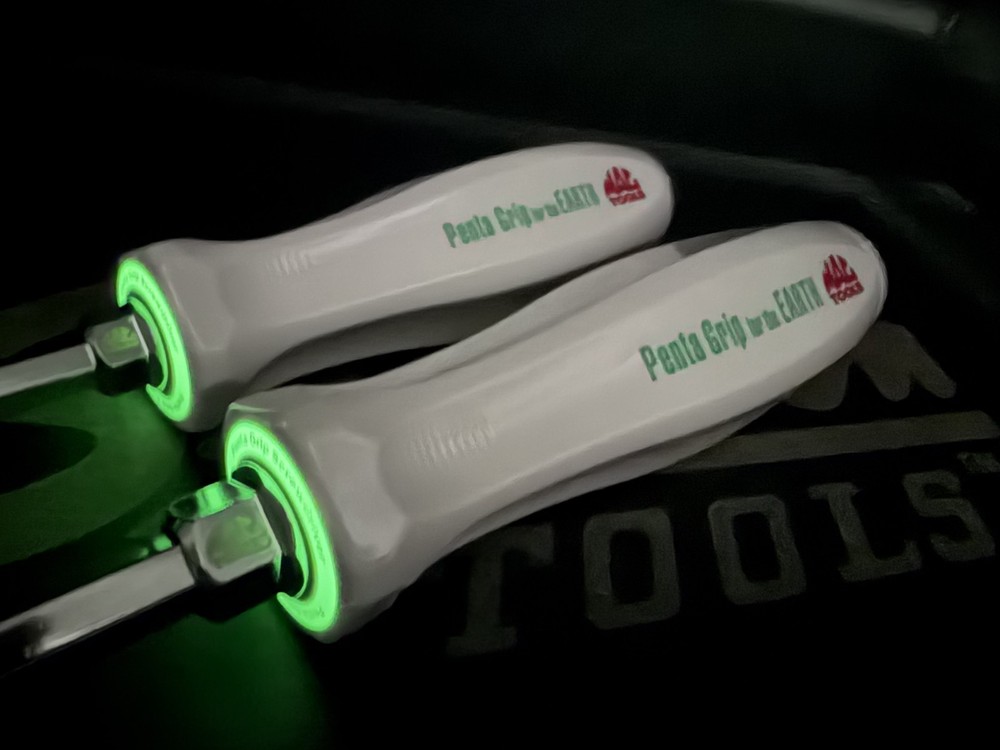 Mac Tools 2022 Striking Flat Screwdriver 2 Set Penta Grip White Hard Handle