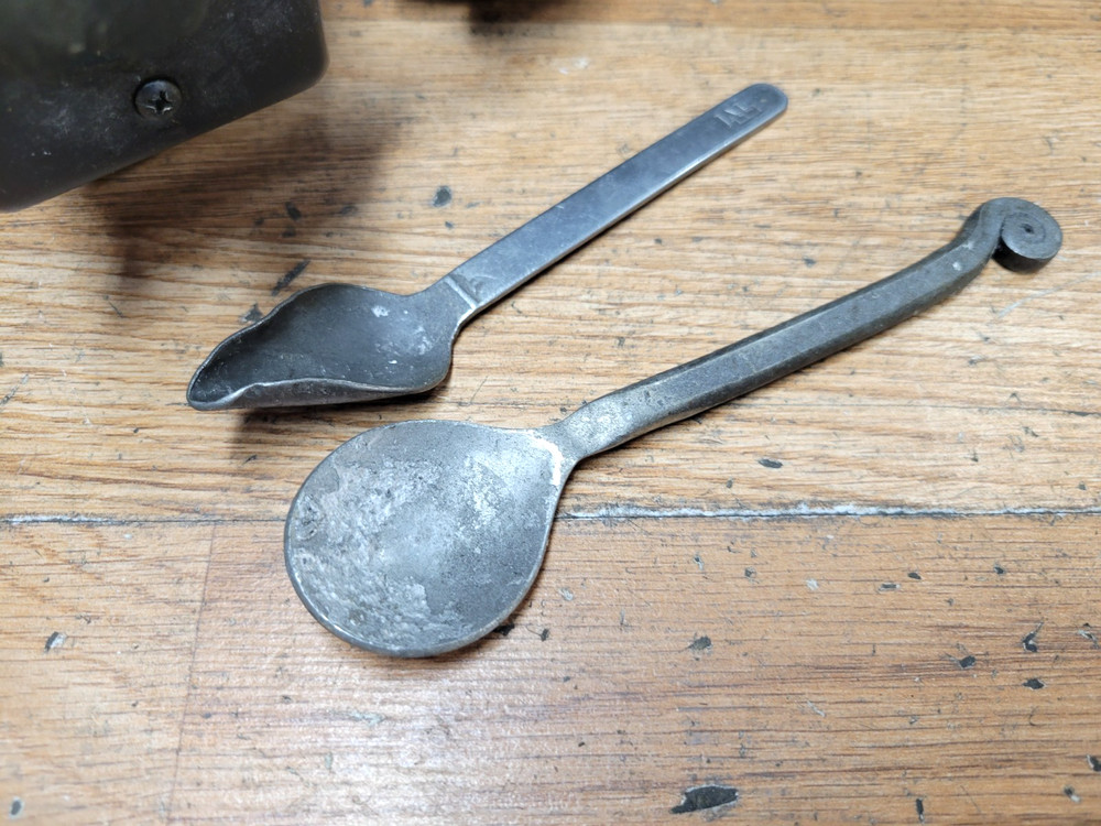 HOT MELTING POT FOR SOLDER