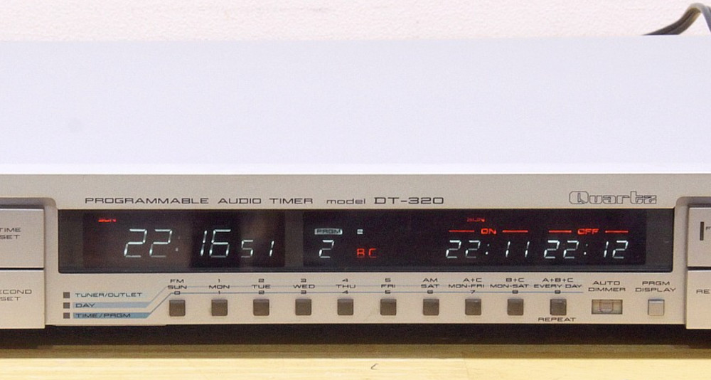 AKAI DT-320 PROGRAMMABLE AUDIO TIMER Quartz 8 Programs per Week AC100V 50/60Hz