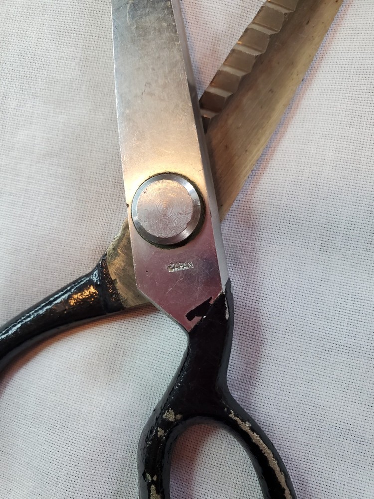 Vintage 7" CG Pinking Shears Scissors Japan Black Handle