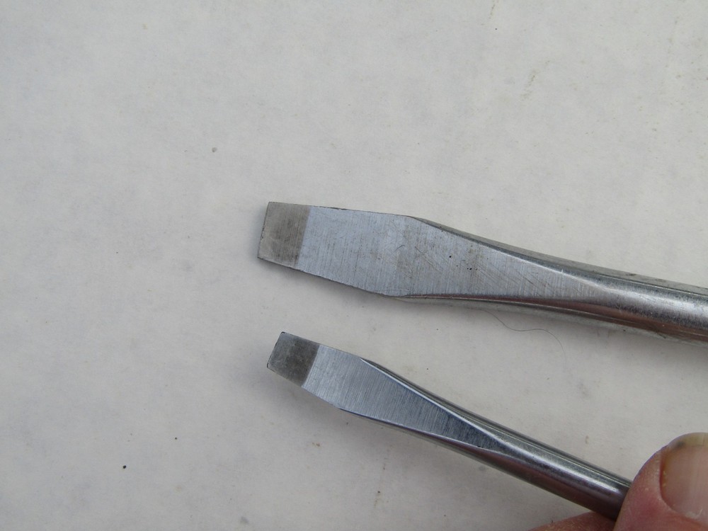 Snap On Tools SDD8 + SDD4 Flat head Screwdriver Set - White Handle