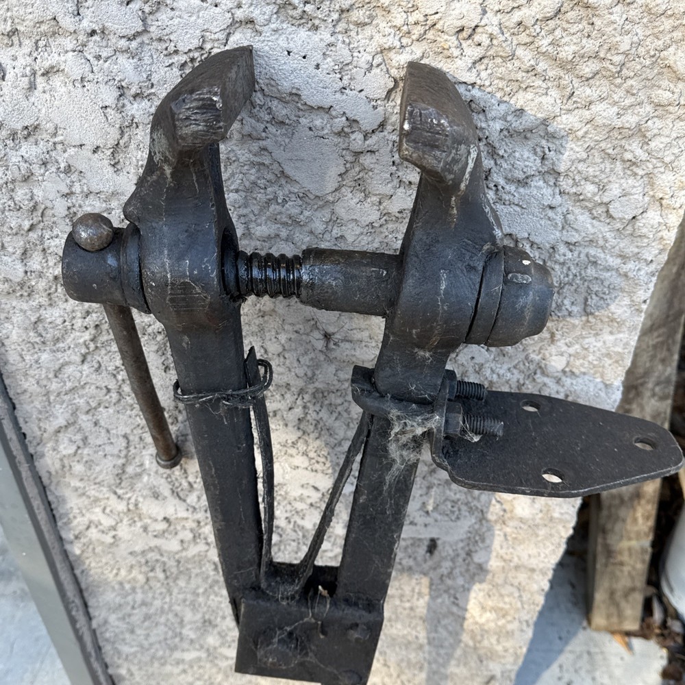 Vintage Blacksmith Leg Vise Post Vise Blacksmithing Tools