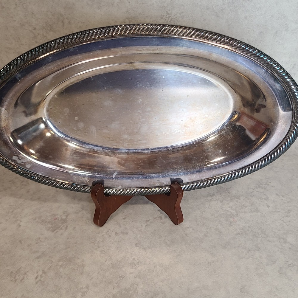 Vintage WM Rogers Silver Plated Serving Bread Dish 12”