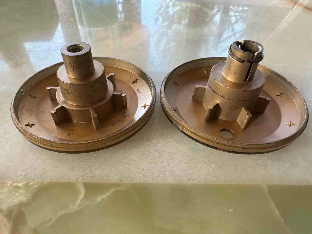 Vintage Retro Star Burst Gold Plastic 50's 60's TV Control Knobs