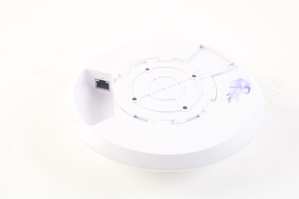 Ubiquiti UAP-AC-LR Wireless Access Point With Mount