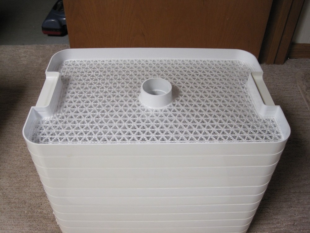 Magic Mill Aire II Solid State Dehydrator 10 Trays 10 Liners Fruit Leather Nice