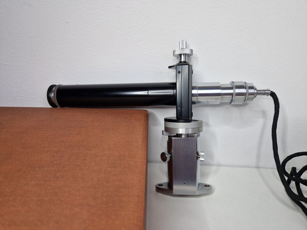 Leitz Wetzlar calibration setting device for dillatometer.