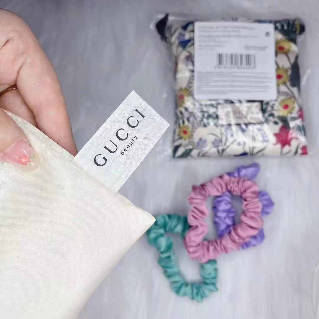 Hair Ties Beauty Vip Gift Set of 3 Scrunchies with Pouch Collectable