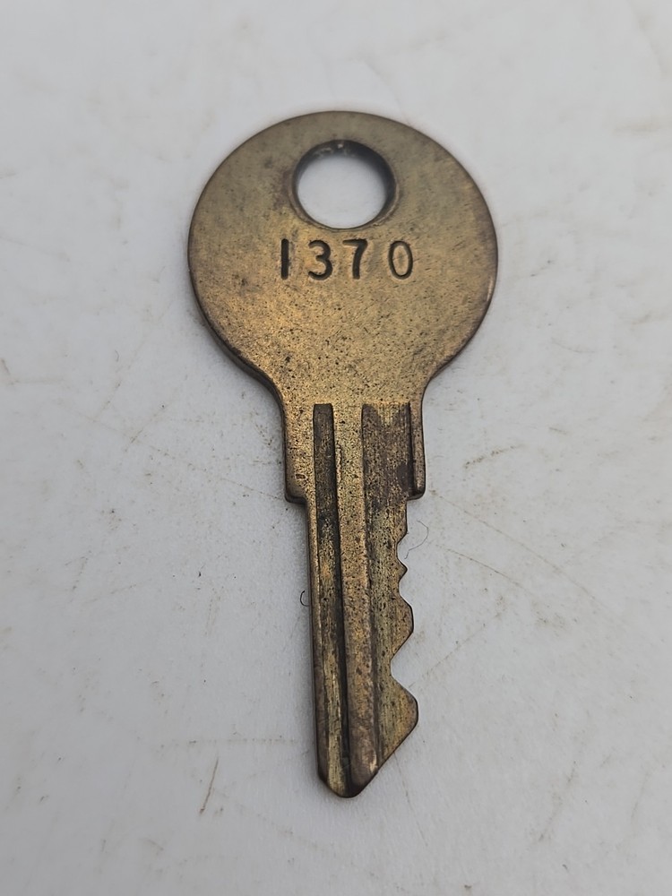1pc - Vintage Chicago Lock Co. Key Coded 1370 Vending Machine (9A1)