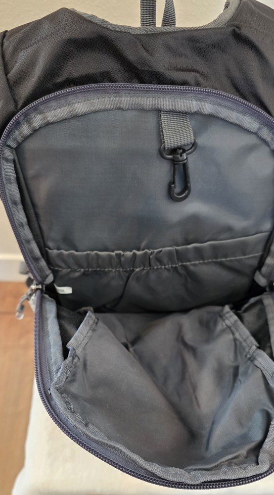 OPLIY Hydration Backpack with A 2L Water bladder.