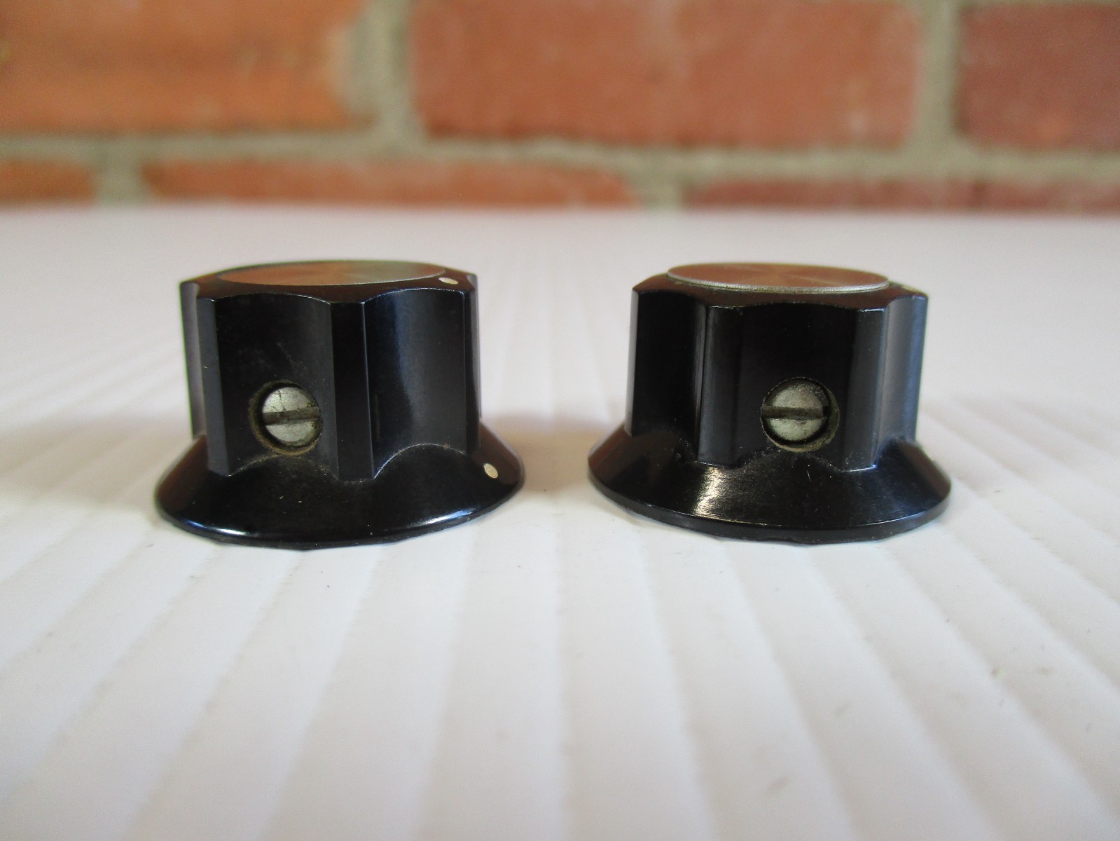 Black Knobs Sliver Centers Pair Guitar Amp Vintage Radio NOS Qty Av