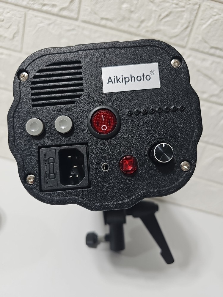 AIKIPHOTO P-200 Photo / Video Light Source PLEASE READ