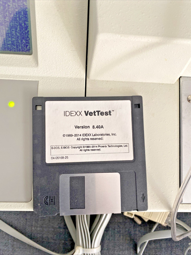 IDEXX Vet Test 8008 Chemistry Analyzer With Diskette the DiskDrive does not work