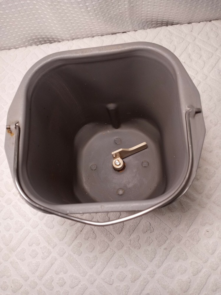 Replacement Bread Maker Pan & Paddle Square Straight Plastic Paddle No Scratches