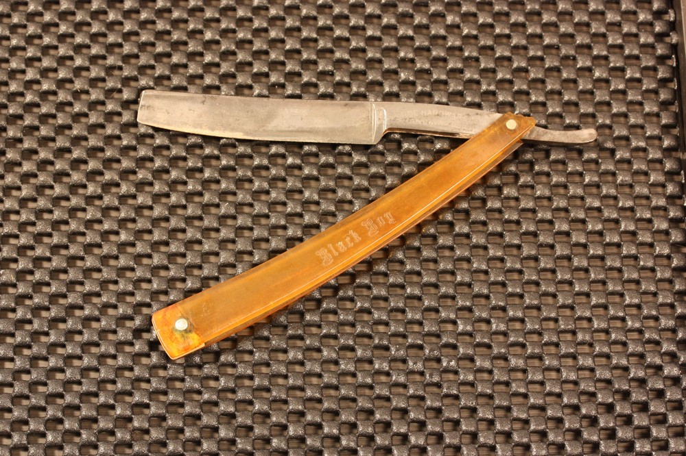 VINTAGE "BLACK BOY" STRAIGHT RAZOR