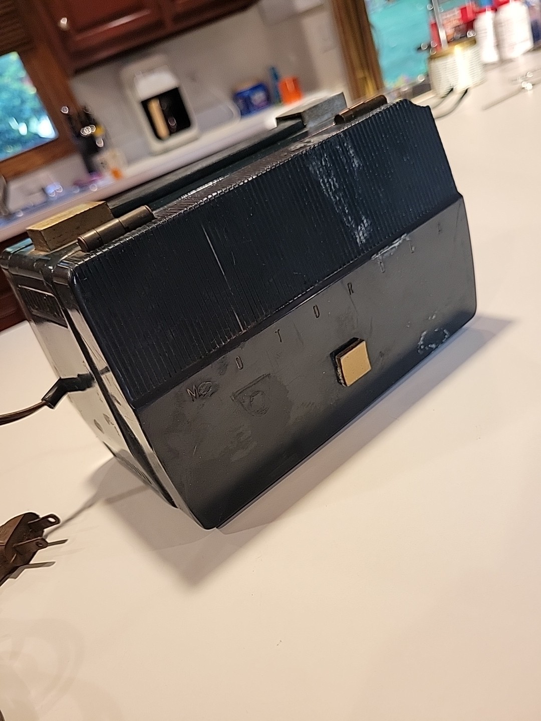 Vintage Motorola Model Green with Gold Flip Up Vintage Tube Radio 52M1U - AS-IS