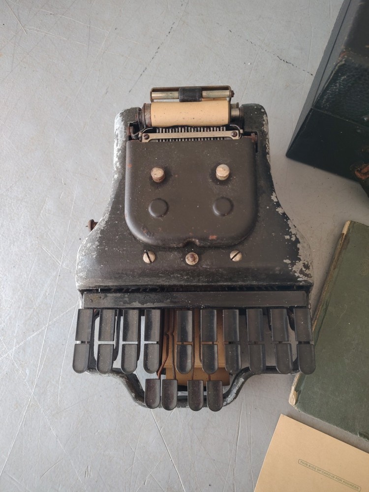 ANTIQUE STENOTYPE TYPING MACHINE WITH CASE BOOK COR