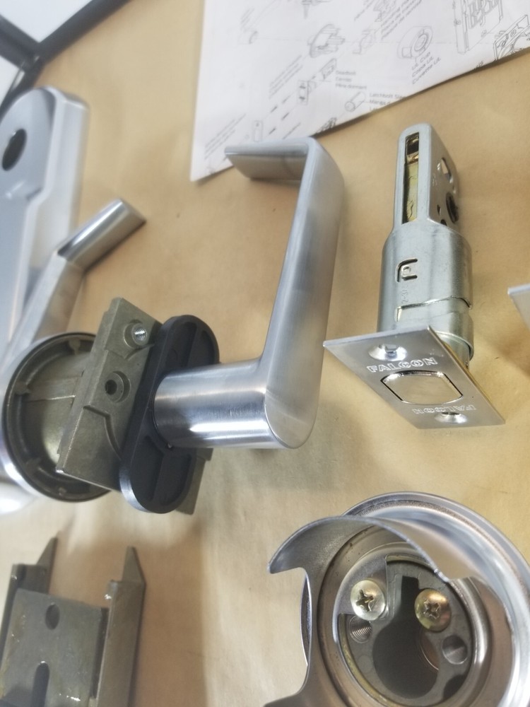 Falcon H2 101L Dane Handle 626 Satin Chrome Interconnected Lock