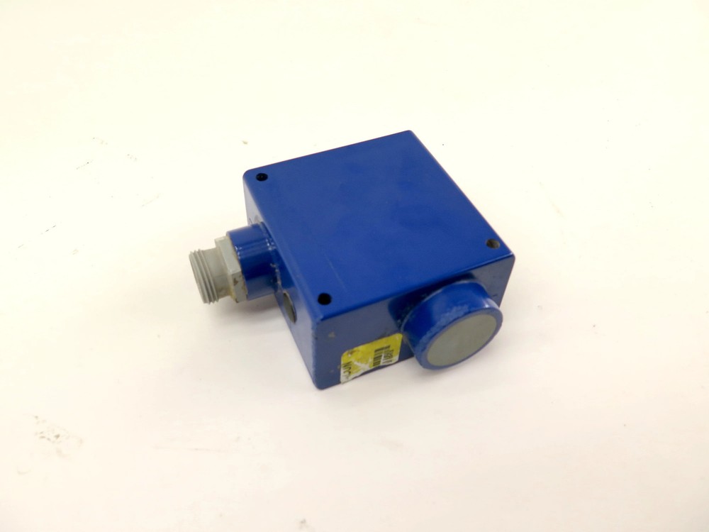 Schneider / HydePark SM554B100 Superprox Proximity Sensor 12-24Vdc