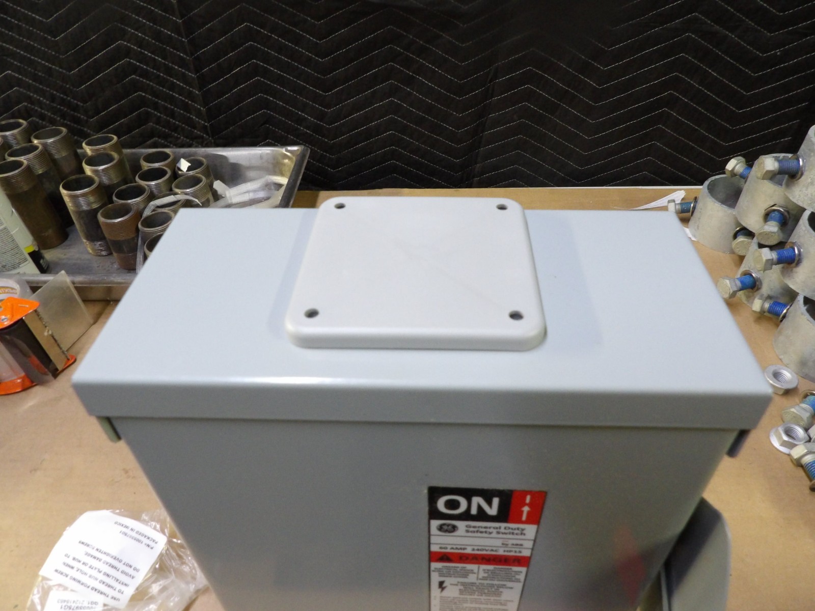 GE 60 amp disconnect safety switch TG3222R * New in box ** FREE SHIPPING !!! ***