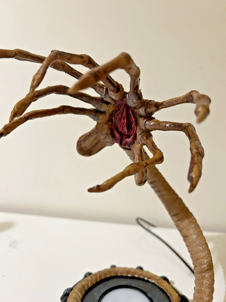 Alien Facehugger Lamp/Nightlight USB LED Remote Control 16 Colour