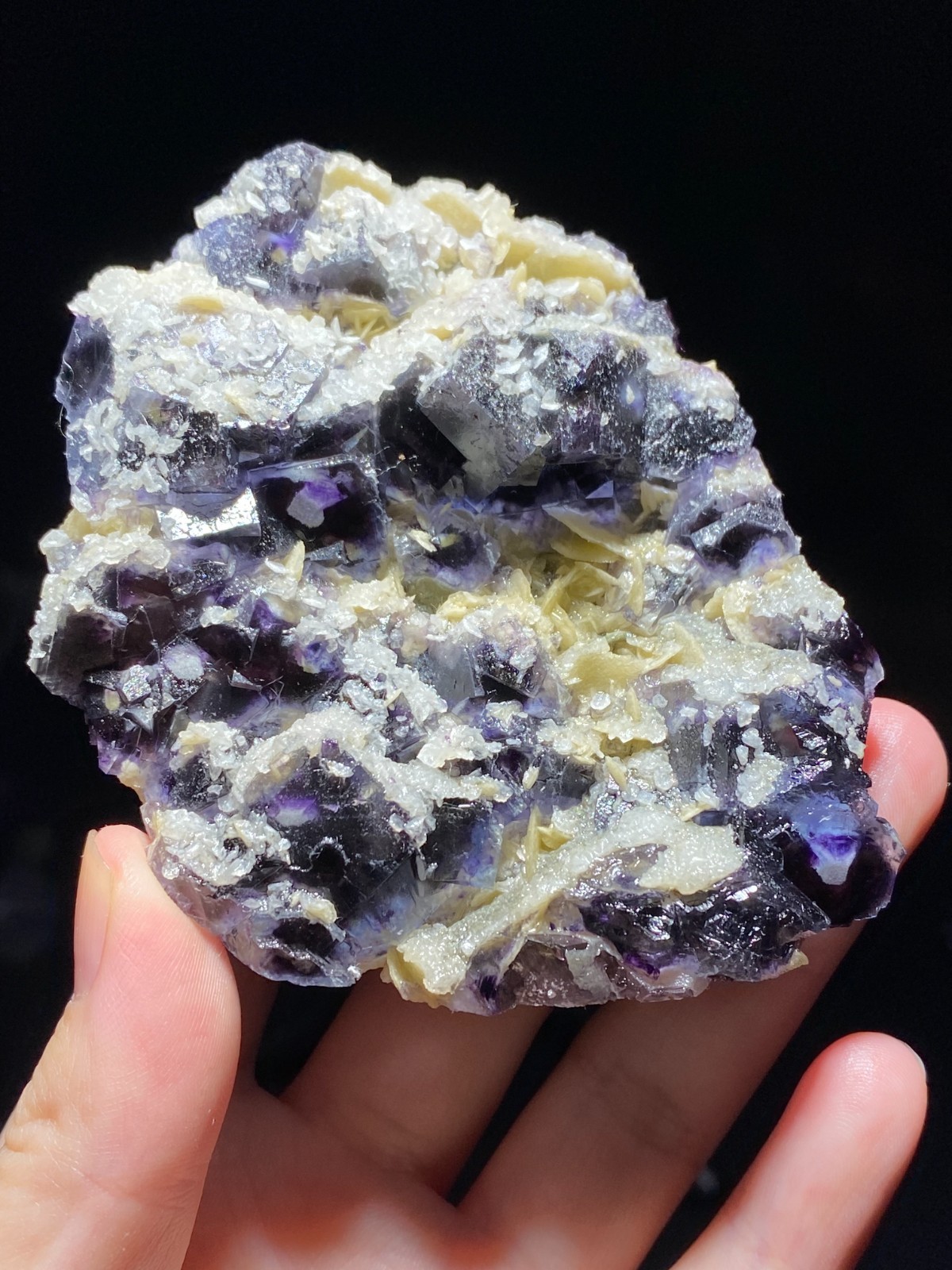 Exquisite Natural Purple Phantom Cubic Fluorite crystal Specimen，Inner Mongolia