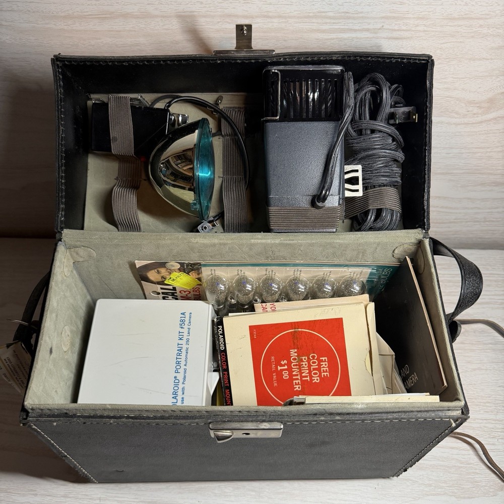 Polaroid Automatic 250 Land Camera - Vintage Instant Camera